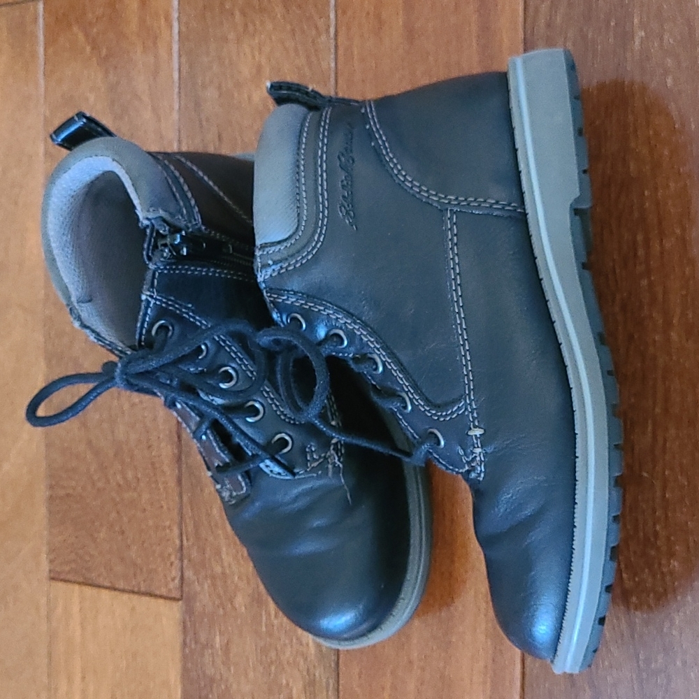 Eddie Bauer boys size 12 boots
